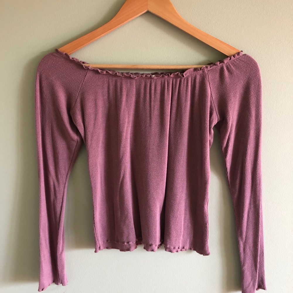 ⚡️3/$15 GARAGE OFF THE SHOULDER TOP